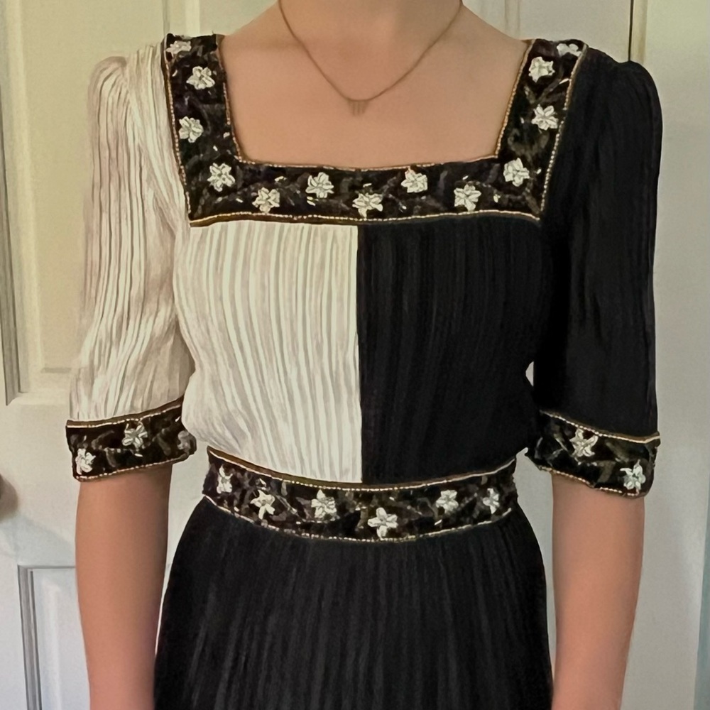 Vintage Bergorf Goodman Cream and Black Sheath Dress with Embellished Waist - Picture 1 of 5
